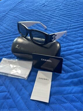 CHANEL | Accessories | Iconic Y2k Chanel 623 C5087 Shield